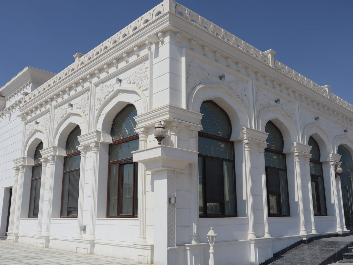 خدمة تركيب الحجر الطبيعي